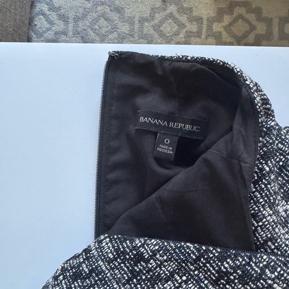 Banana Republic Black and Gray Midi Dress - Picture 8 of 8